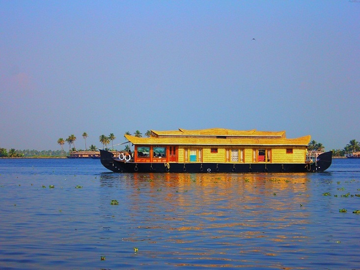 Best Backwaters Destinations In Kerala