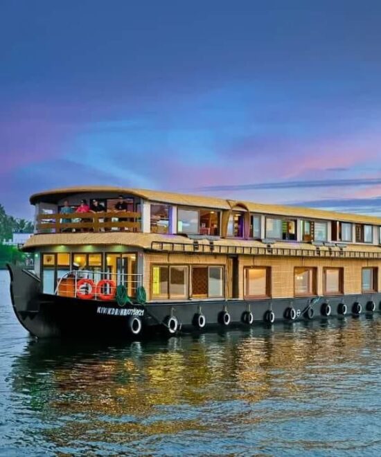 The Evolution of Houseboats: From Traditional to Modern Luxury