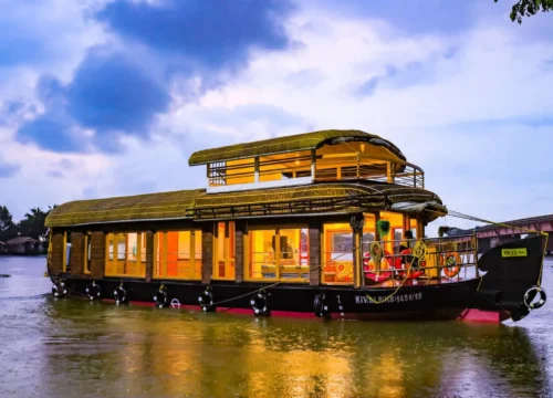 Planning the perfect houseboat honeymoon: tips and destinations