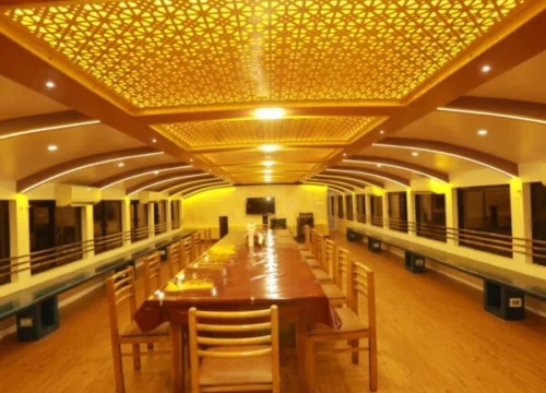 Top 10 Must-Visit Houseboat Destinations Around the World