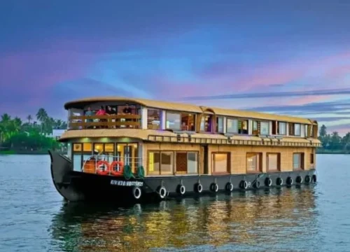 The Evolution of Houseboats: From Traditional to Modern Luxury