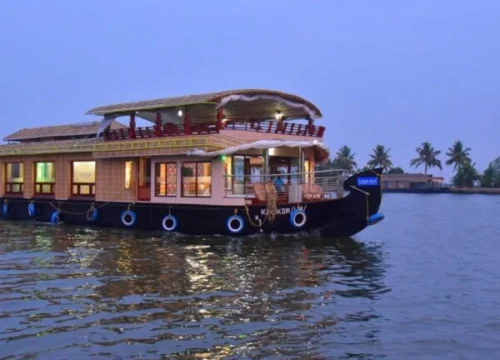 Eco-Friendly Houseboating: Sustainable Practices on the Water