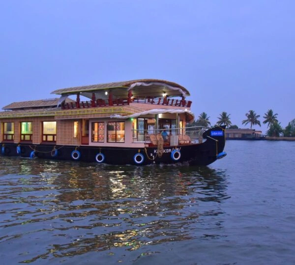 eco-friendly houseboating in alappuzha