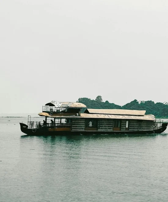 5 Reasons to Book a Kerala Houseboat Now