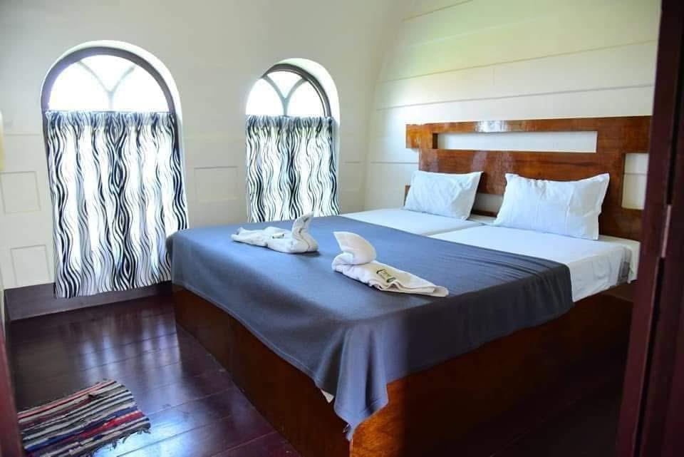 1 bedroom houseboat