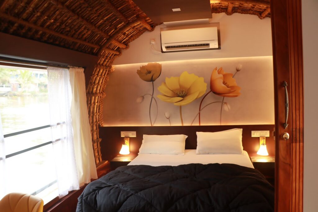 1 bedroom premium houseboat