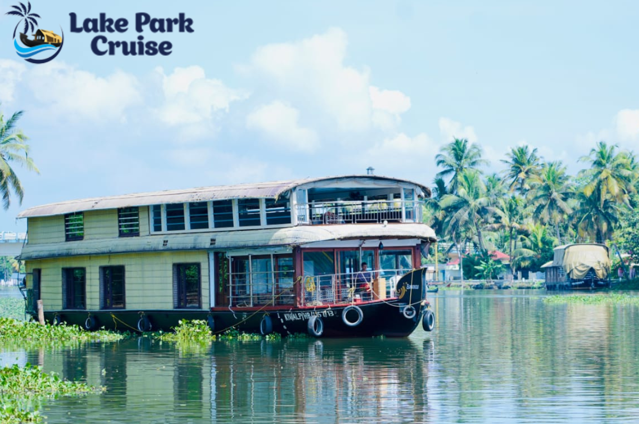 Alleppey vs Kumarakom Houseboats: Which Backwater Destination is Right for You?