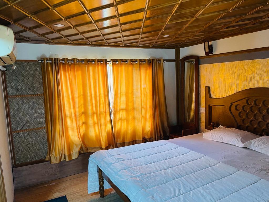 3 Bedroom Houseboat