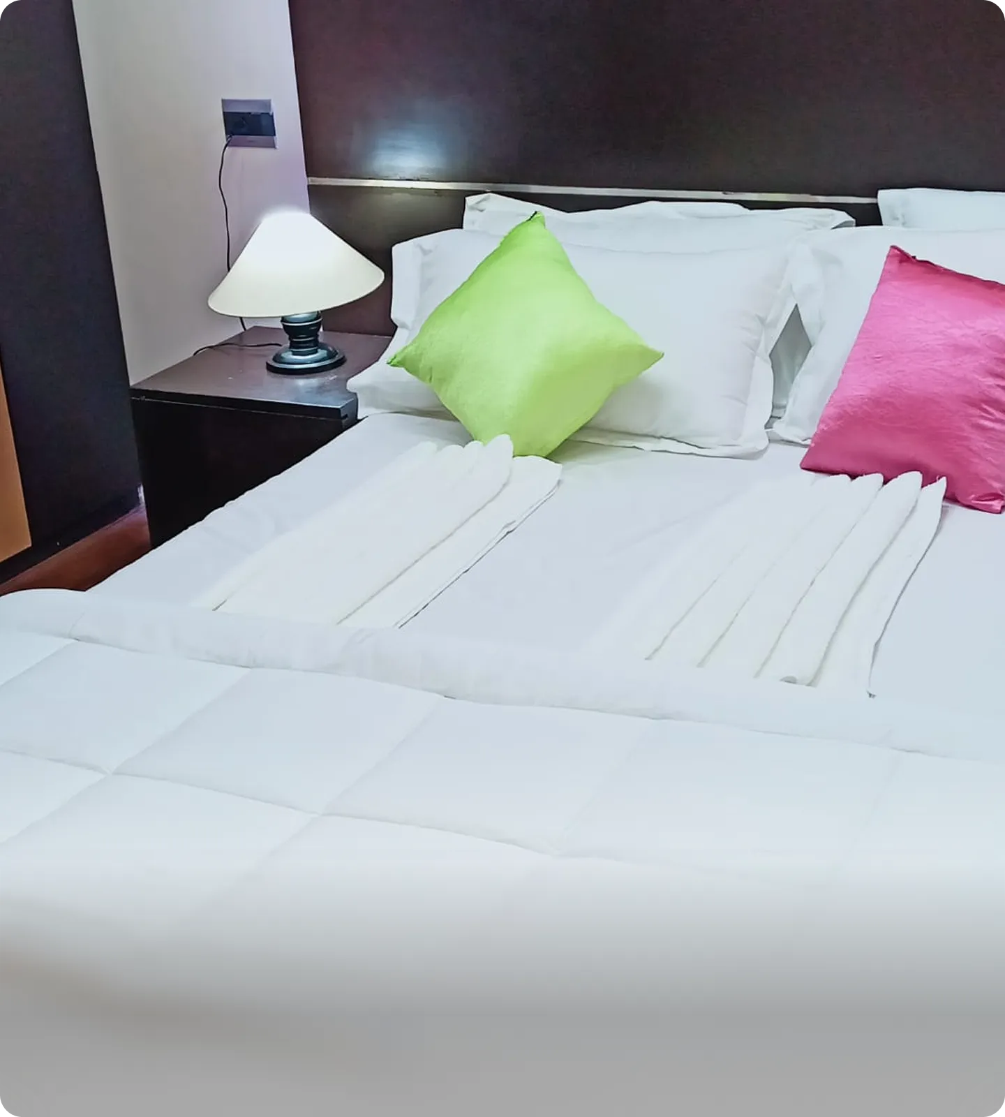1 Bedroom Houseboat