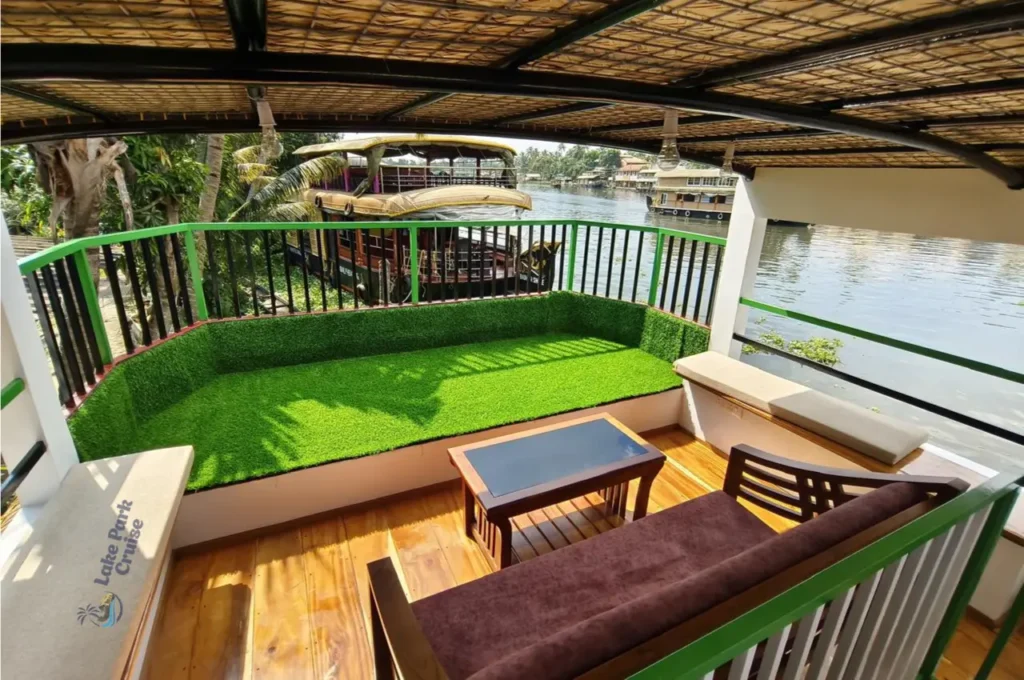 Deluxe, Premium & Luxury Houseboats in Alleppey